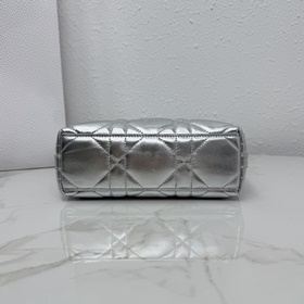 Мини-сумка Dior Love на цепочке — Арти