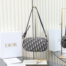 Эта сумочка Dior Bow, выполненная в