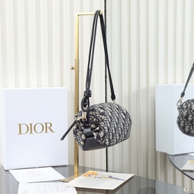 Эта сумочка Dior Bow, выполненная в