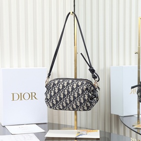 Эта сумочка Dior Bow, выполненная в