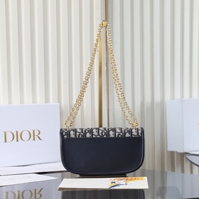Оригинальная сумочка Dior Médaillon 