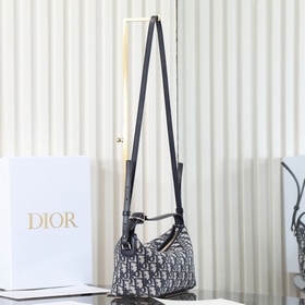Новая модель клатча DIOR NOMAD заводск