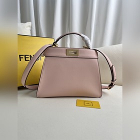 Розовая кожаная сумка Peekaboo Iseeu