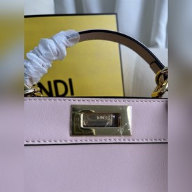 Розовая кожаная сумка Peekaboo Iseeu