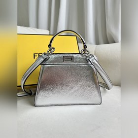 Серебристая сумочка Peekaboo ISeeU P