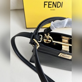 Черная сумочка Peekaboo ISeeU Petite и