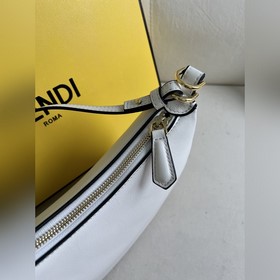 Белая сумочка «Prafy» нового размера (