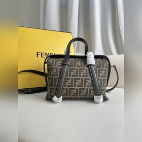 Новая модель сумки с классическим уз
