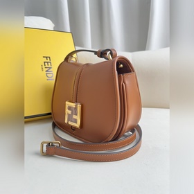 Маленькая коричневая сумка FENDI из