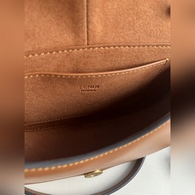 Маленькая коричневая сумка FENDI из 