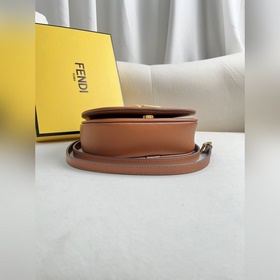 Маленькая коричневая сумка FENDI из 