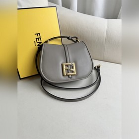 Маленькая сумка через плечо FENDI из