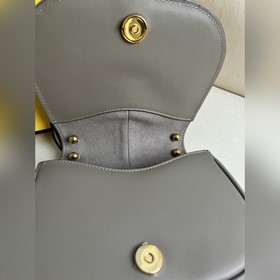 Маленькая сумка через плечо FENDI из