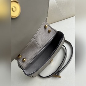 Маленькая сумка через плечо FENDI из