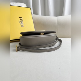 Маленькая сумка через плечо FENDI из