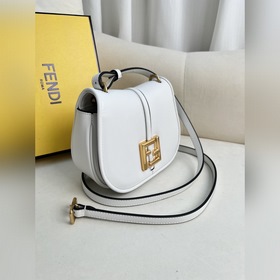 Маленькая белая сумка FENDI из белой