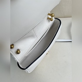 Маленькая белая сумка FENDI из белой