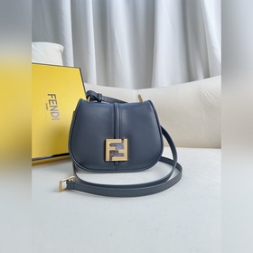 Маленькая чёрная сумка FENDI из чёрн