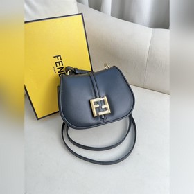Маленькая чёрная сумка FENDI из чёрн