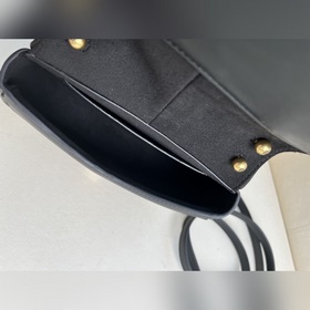 Маленькая чёрная сумка FENDI из чёрн