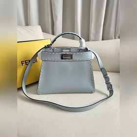 Светло-голубая сумка FENDI Peekaboo