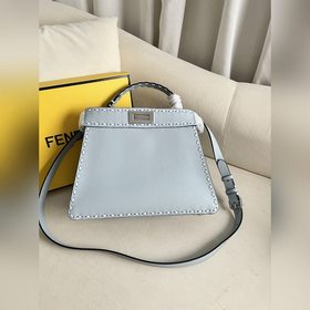 Светло-голубая сумка FENDI Peekaboo