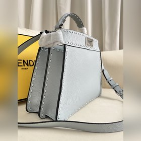 Светло-голубая сумка FENDI Peekaboo