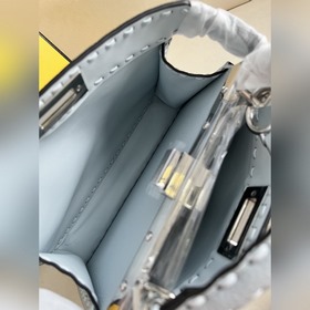 Светло-голубая сумка FENDI Peekaboo 