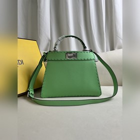 Зелёная сумка FENDI Peekaboo I See U с
