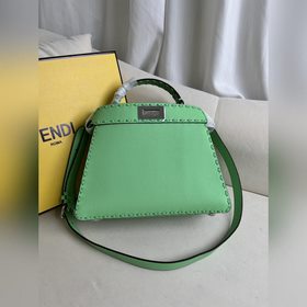 Зелёная сумка FENDI Peekaboo I See U с
