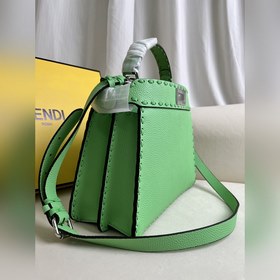 Зелёная сумка FENDI Peekaboo I See U с