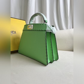Зелёная сумка FENDI Peekaboo I See U с