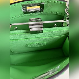 Зелёная сумка FENDI Peekaboo I See U с