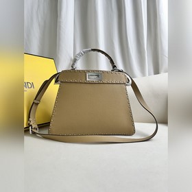 Сумка среднего размера FENDI Peekaboo