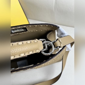 Сумка среднего размера FENDI Peekaboo