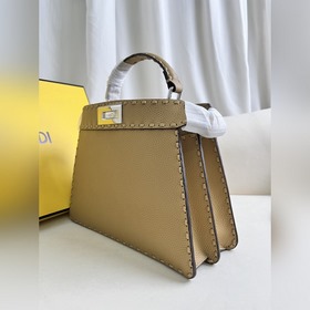 Сумка среднего размера FENDI Peekaboo 