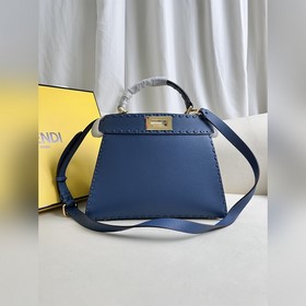 Синяя сумка FENDI Peekaboo I See U сре