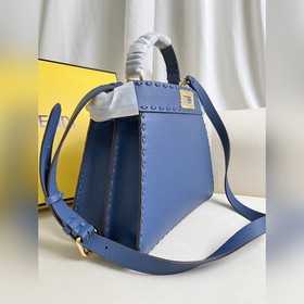 Синяя сумка FENDI Peekaboo I See U сре