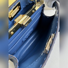 Синяя сумка FENDI Peekaboo I See U сре