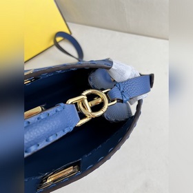 Синяя сумка FENDI Peekaboo I See U сре