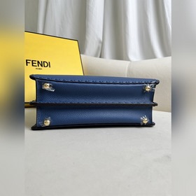 Синяя сумка FENDI Peekaboo I See U сре