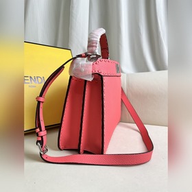 Розовая сумка FENDI Peekaboo I See U с