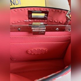 Розовая сумка FENDI Peekaboo I See U с
