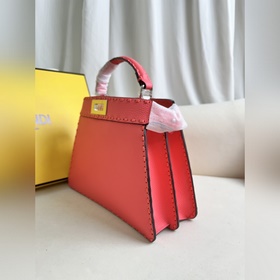 Розовая сумка FENDI Peekaboo I See U с