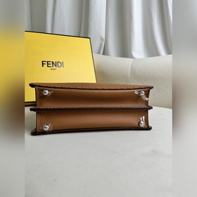 Коричневая сумка FENDI Peekaboo I Se