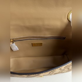 Сумка Baguette средней длины абрикосов
