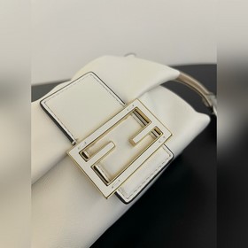 Представляем вам новую белую сумочку