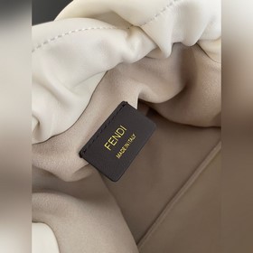 Представляем вам новую белую сумку M