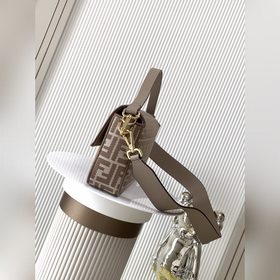 Сумка Baguette среднего размера из жак