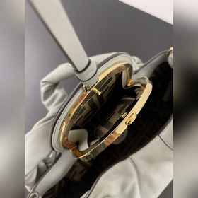 Новая мини-сумка Spy Bag — разве так